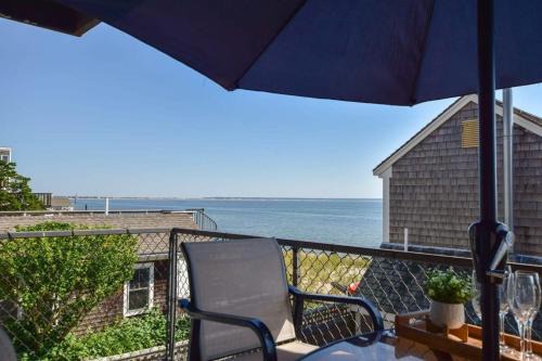 Commercial Street Apartamento | Gorgeous water views in the center of town