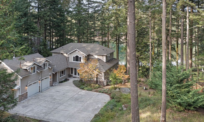 Roche Harbor Casa | GORGEOUS WATERFRONT HOME W / JACUZZI CERCA DE ROCHE HARBOR!