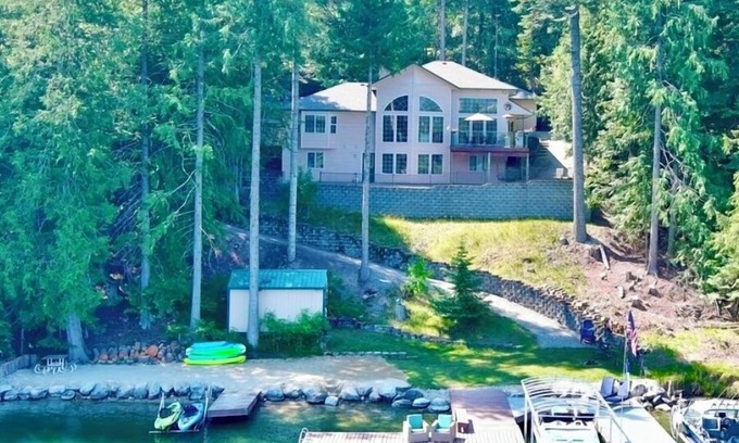 Priest River Casa | Hermosa casa frente al mar de 2900 pies cuadrados en el río Pend Orelle / Lago Pend Orelle