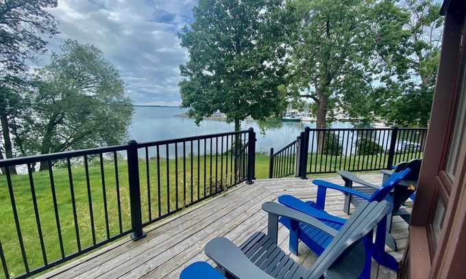 Loyalist Casa | Gorgeous Waterfront home with sweeping views of a beautiful bay.