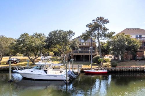 Brigands' Bay Casa | Gorgeous Waterfront Vacation Rental for an Unforgettable Family Getaway in Frisco, North Carolina