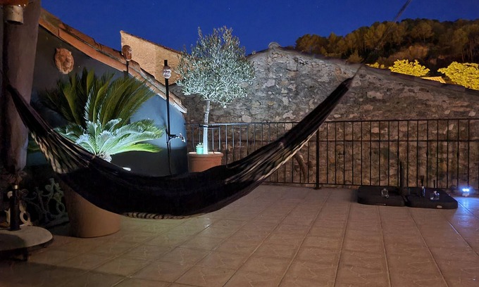 Cessenon-sur-Orb Casa | Gorgeous winemaker's house with stunning roof terrace
