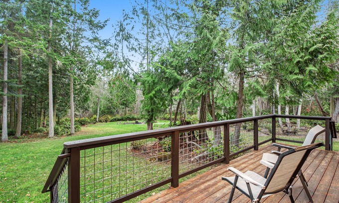 Nordland Casa | Gorgeous Wooded Retreat w/ Fireplace, Firepit, Deck, Yard, W/D and private loft