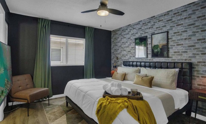 Oakford Park Apartamento | Gorgeously renovated 1 bedroom apartment walking distance to Midtown