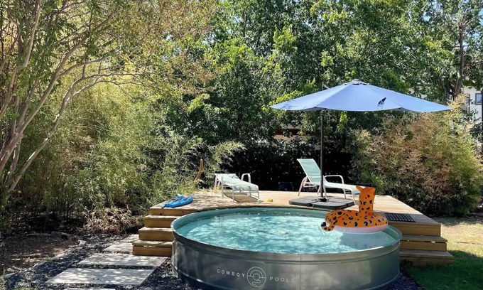 Bryker Woods Casa | Gorilla House - Backyard Oasis