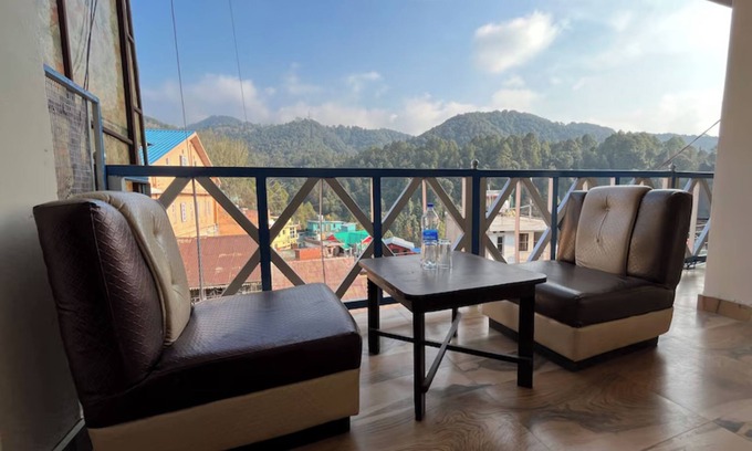 Banikhet Hotel | Goroomgo Sahara Inn Dalhousie