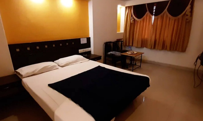 Yeshwanthpur Hotel | Goroomgo Veekay Regency Bengaluru
