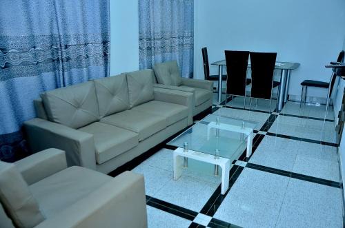 Lome Casa | Gosen House Zanguéra