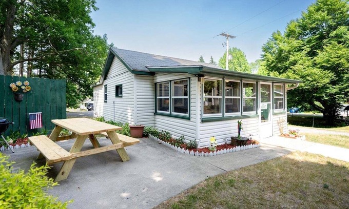 Saugatuck Cabaña | Goshorn Lake Resort Cottage #7