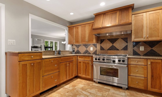 Mayo Casa | Gourmet Kitchen + Family & Pet Friendly Residence!