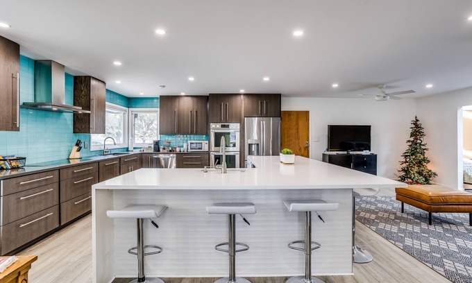 Wichita Casa | Gourmet Kitchen-Private Pool & Spa-Games-Steps to Golf Course-Parks & Museums