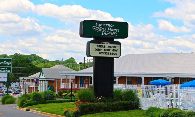 Falls Church Hotel | Governor House Inn