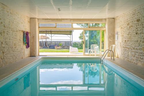 La Gripperie-Saint-Symphorien Casa | Grand gite 16 personnes