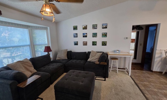 Weeki Wachee Gardens Casa | Grab your family, pups and your BOAT, this Weeki Wachee home sleeps 6!!
