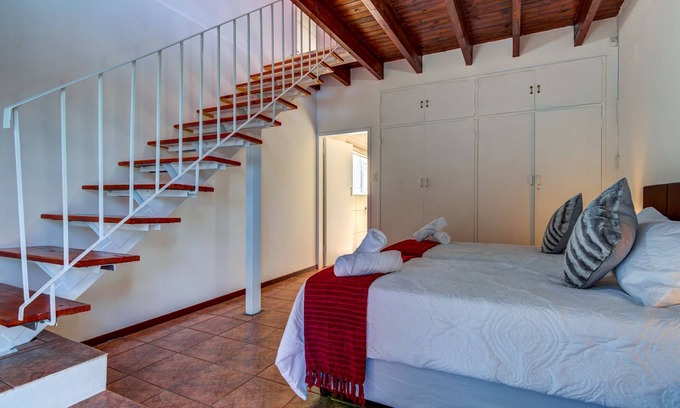 Kempton Park Cama Y Desayuno | Grace Guesthouse & Tour está a 10 minutos de OR Tambo Intern. Aeropuerto en Johannesburgo
