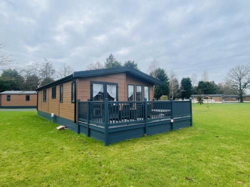 Allerthorpe Cabina | Grace Louise Retreat with Hot Tub
