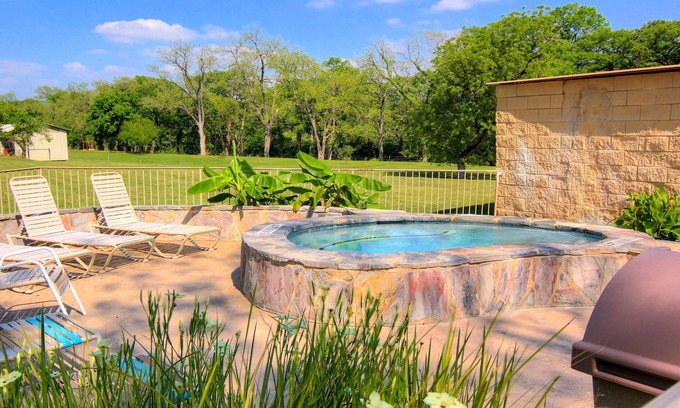 New Braunfels Condominio | Gracelanda Ww C302 1 Bedroom Condo by RedAwning