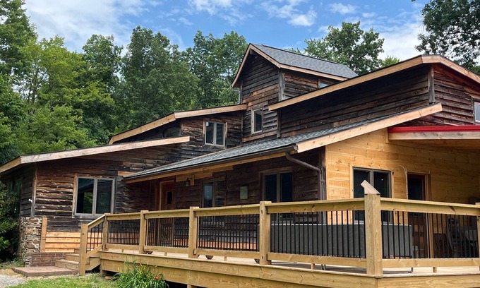Beyer Cabina | Gracious countryside retreat NE of Pittsburgh at Artist’s Cabin