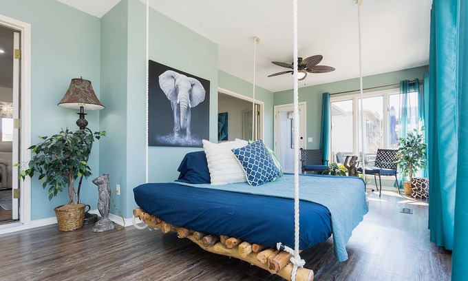 Bella Vista Casa | Gracious living. Swing bed with golf course view. Back 40 bike trail access.