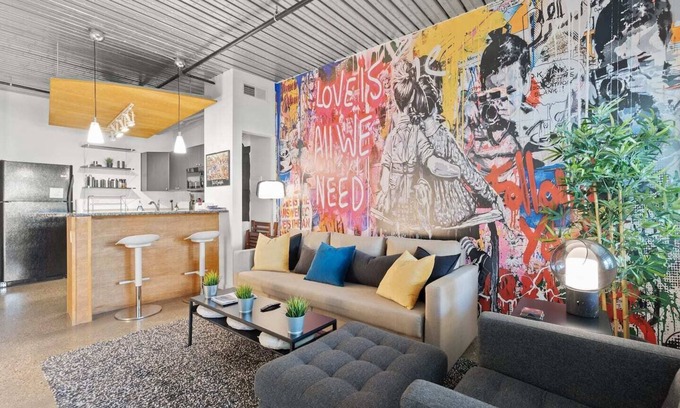 Northside District Condominio | Graffiti Art Haus - Walk to Central Bank Arena