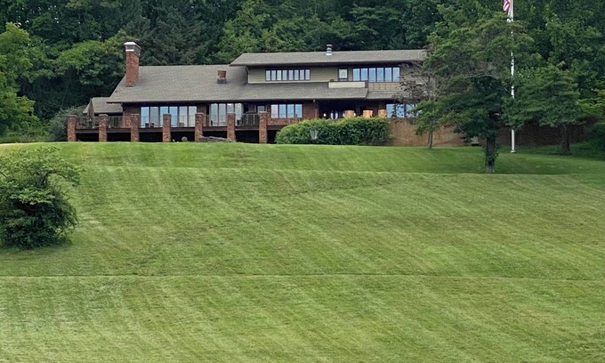 Godfrey Cabina | Grafton Getaway @ Overlook Lodge - an 8,000 sq foot home on 33 acres & sleeps 35
