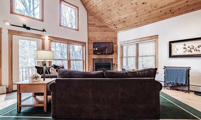Sunday River Area Chalet De Esquí | Grafton Getaway the perfect place to rest after a hike!