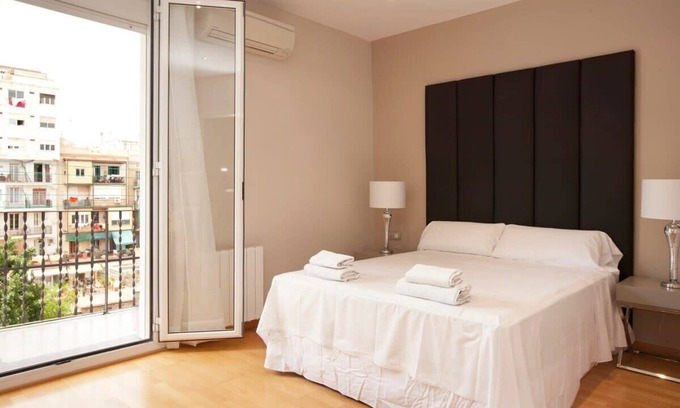 El Poble-sec Apartamento | Gran Via modern and bright 3BD with terrace