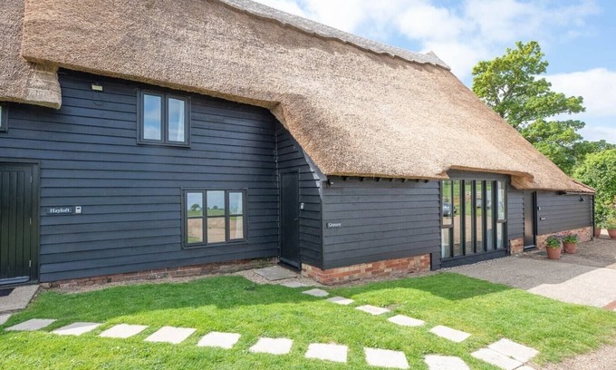 Saxmundham Casa | Granary Cottage at Valley Farm Barns, Snape
