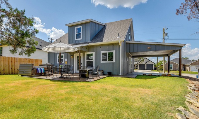 Granbury Casa | Granbury Home w/ Hot Tub & Furnished Patio!