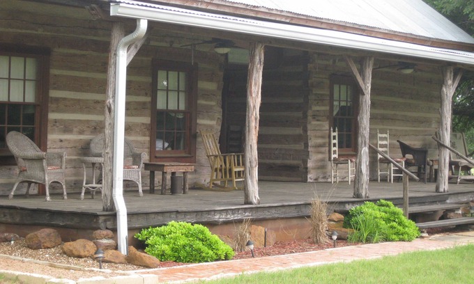 Granbury Cabina | Granbury Log Cabin - East Cabin - Two seperate cabins under one roof