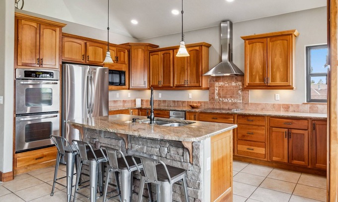 Innsbruck Val Moritz Casa | Granby Escapes – Luxurious 5 BDR w/Private Hot Tub & Game Room!