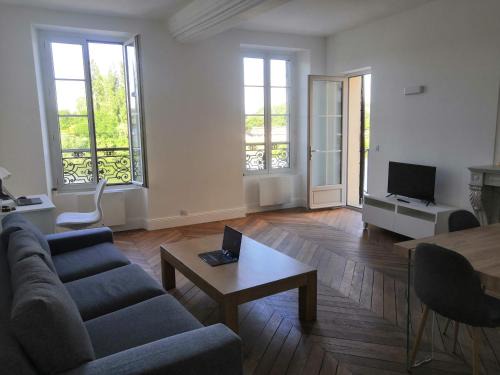 Mantes-la-Jolie Apartamento | Grand 2P Terrasse bord de seine