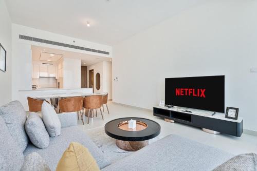 Al Safa Apartamento | Grand 3BR APT with Pool, Gym and 2 Parking Spaces