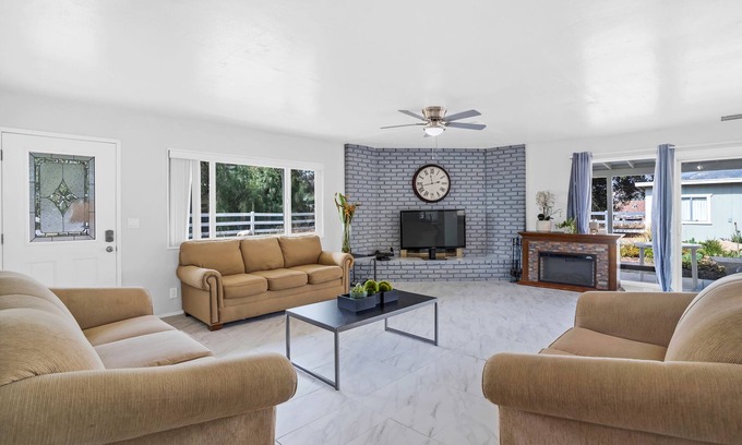 El Cajon Casa | Grand 5 Bedroom Home in El Cajon San Diego Ca