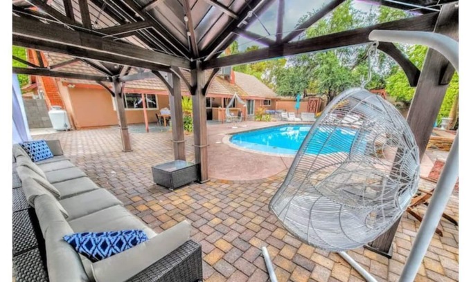 Paradise Crest Villa | Grand 5BD Pool Home(4+1BD Casita): Sherwood Estate