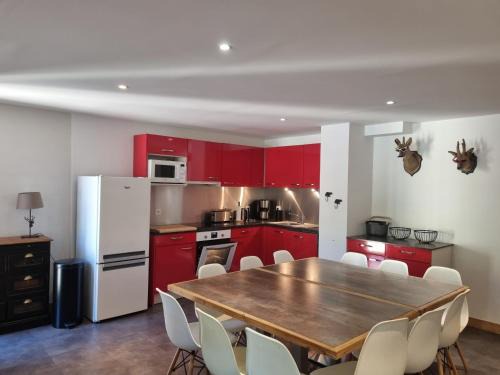 Macot-la-Plagne Apartamento | Grand appartement rénové - 11 pers - Centre station - Balcon - FR-1-181-2379
