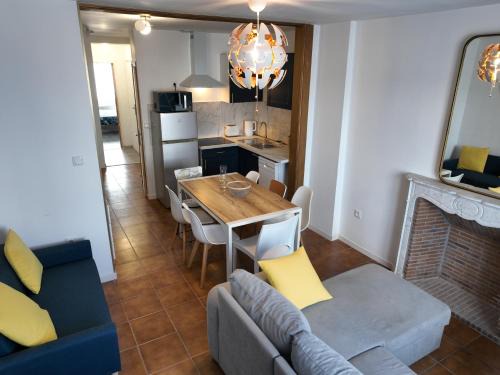 Valenciennes Apartamento | Grand appartement de ville avec 2 places de parking privées intérieur