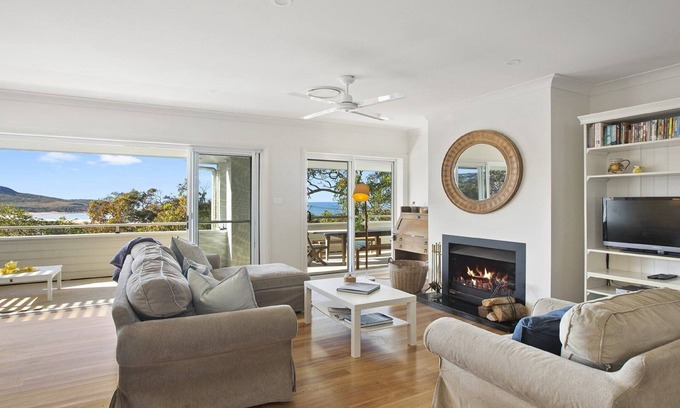 Killcare Casa | Grand Beachviews at Killcare - pet friendly and AC