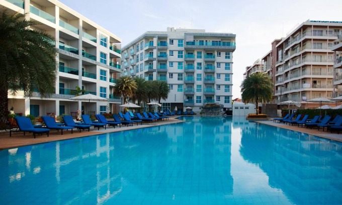 Kram Apartamento | Grand blue condominium by Lookkaew