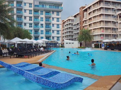 Kram Apartamento | Grand Blue Condominium by Mary