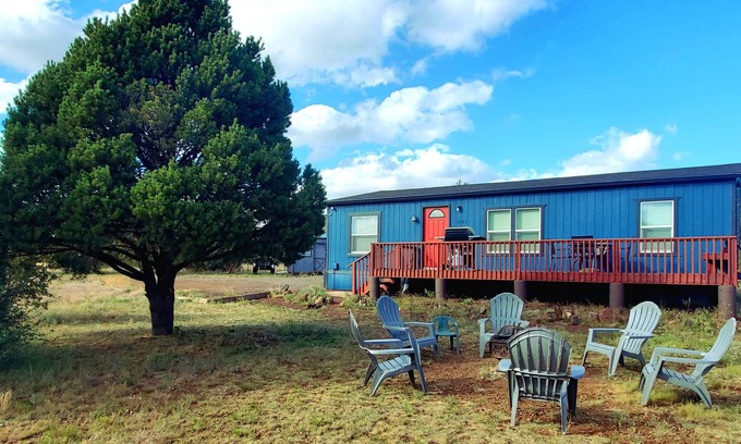 Williams Casa | Grand Canyon - Pinion Pine Getaway - Fenced Acre & Mountain Views!