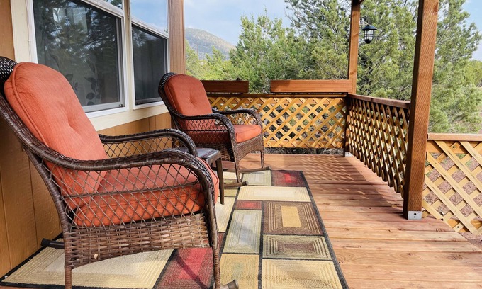 Williams Casa | Grand Canyon Retreat w/Hot Tub,Fire Pit, laundry, and view. Private & Secluded