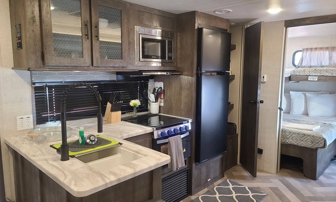 Williams Casa | Grand Canyon RV Glamping Mini Bunkhouse Suite