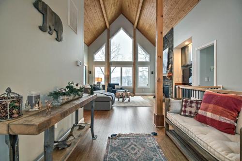 Nellysford Casa | Grand Chalet with Hot Tub - Near Wintergreen Resort