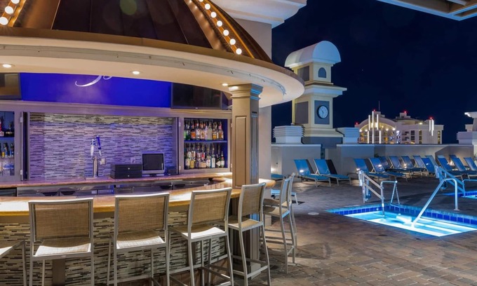 Las Vegas Apartamento | Grand Chateau 2 Bedroom Suite Across from City Center and T-Mobile!