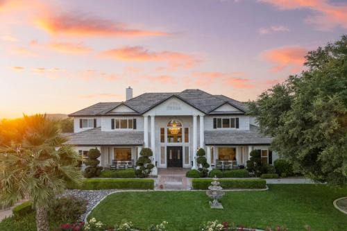 Temecula Casa | Grand Contento by AvantStay Extraordinary Estate w Pool Movie Room