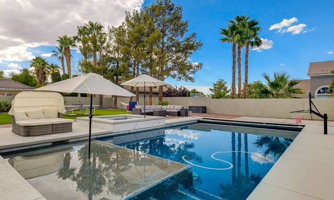 Southfork Casa | Grand custom home with resort-style backyard. 12 mins to the strip!