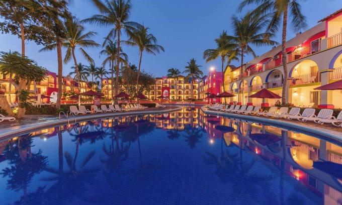 Bucerías Complejo | Grand Decameron Complex Bucerias, A Trademark All-Inclusive Resort