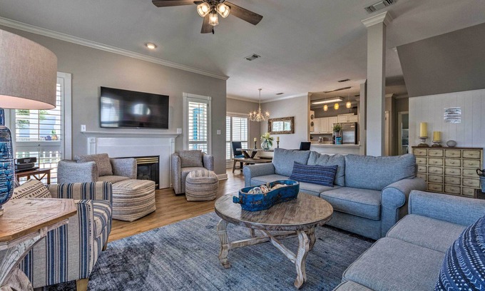 Crystal Shores Casa | Grand Destin Getaway - Walk a Block to the Beach!