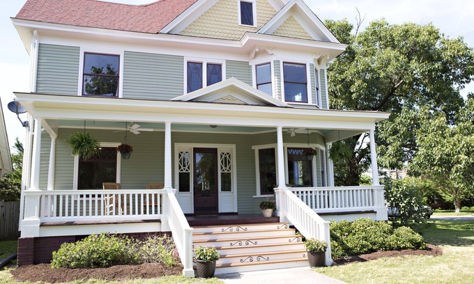 Cape Charles Casa | Grand Escape: presentado en HGTV's Beachfront Bargain Hunt